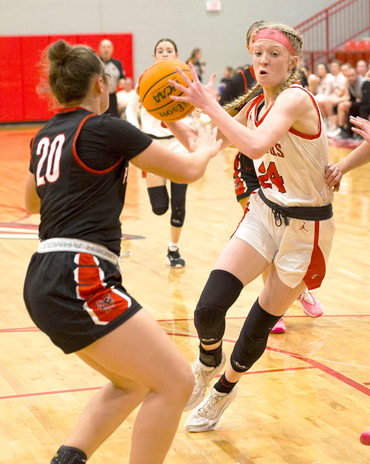 Washington sophomore Preslee Johnson slices through the lane during the Warriors’ 39-27 win over Pauls Valley. Johnson had a game-high 19 points.