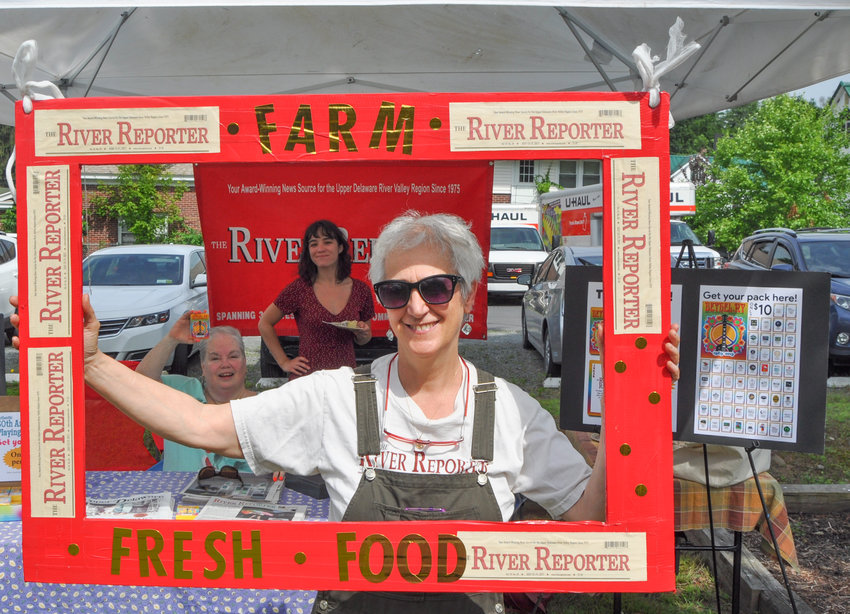  Publisher Laurie Stuart, joined sales guru Eileen Hennessy, left, and managing editor Veronica Daub at the new farmers’ market in Narrowsburg, NY, while I snapped photos, stuck out my chin, and grinned.
