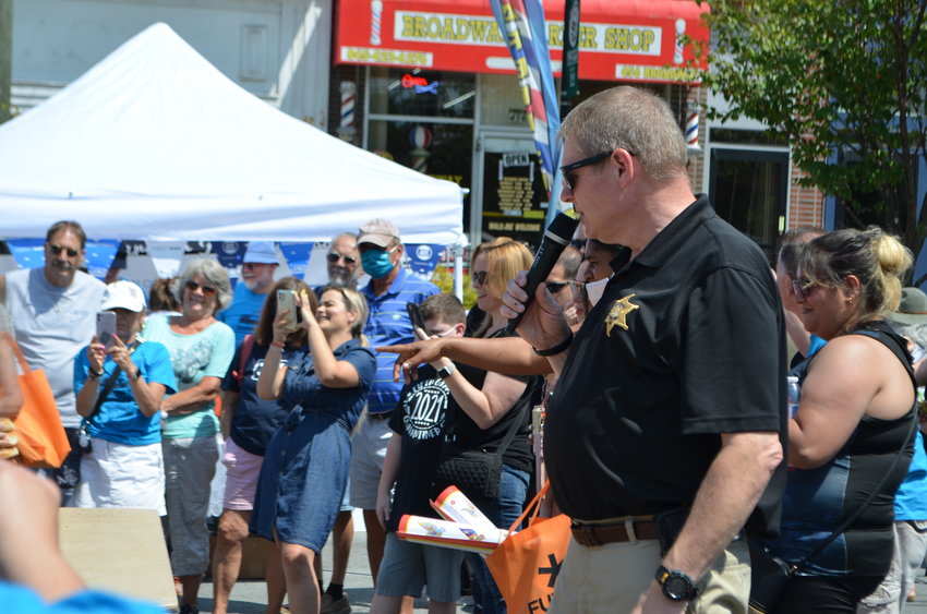 Sullivan County Undersheriff Eric Chaboty presiding as the master of ceremonies at the Bagel Triathelon.