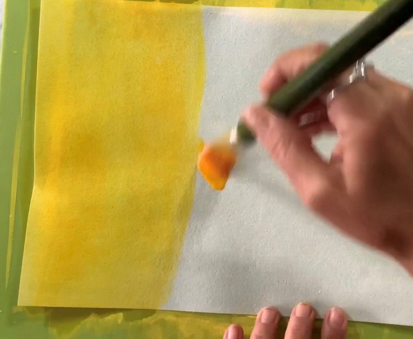 Paint the wafer paper with petal dust, which should be mixed with Dilution Solution.