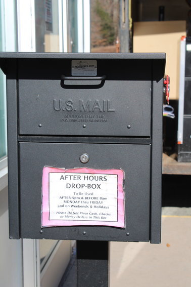 An outdoor lockbox permits 24-hour accessibility.