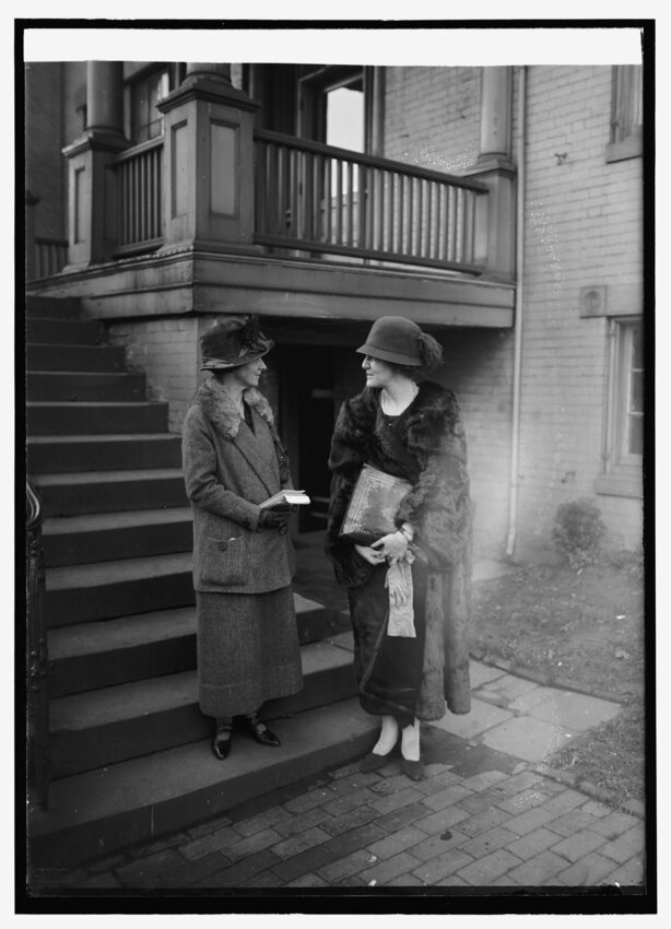 Mrs. Charles E. Dietrich, left, and Cornelia Pinchot. Photo originally from the Library of Congress.