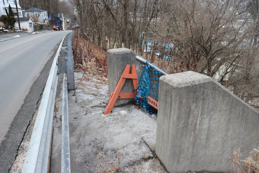 The guardrail along Cliff Street blocks off access to the steps.