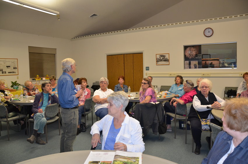 Diane Diffenderfer speaks to members of the Country Gardeners Club in May.