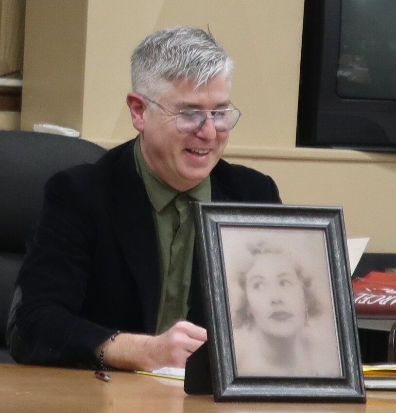 Supervisor John Pizzolato shows a photo of Marion O'Neill at Highland's January 2 reorganizational meeting.