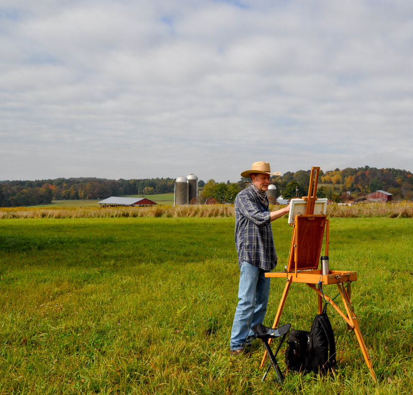 David Mumford catches the light at a Zane Grey Plein Air workshop in the field of Max Yasgur's old farm in 2020.