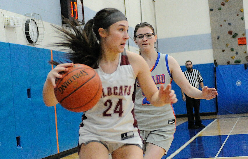 In motion. Manor&rsquo;s Leah Lodenhauf and Seward&rsquo;s Maris Neuman.