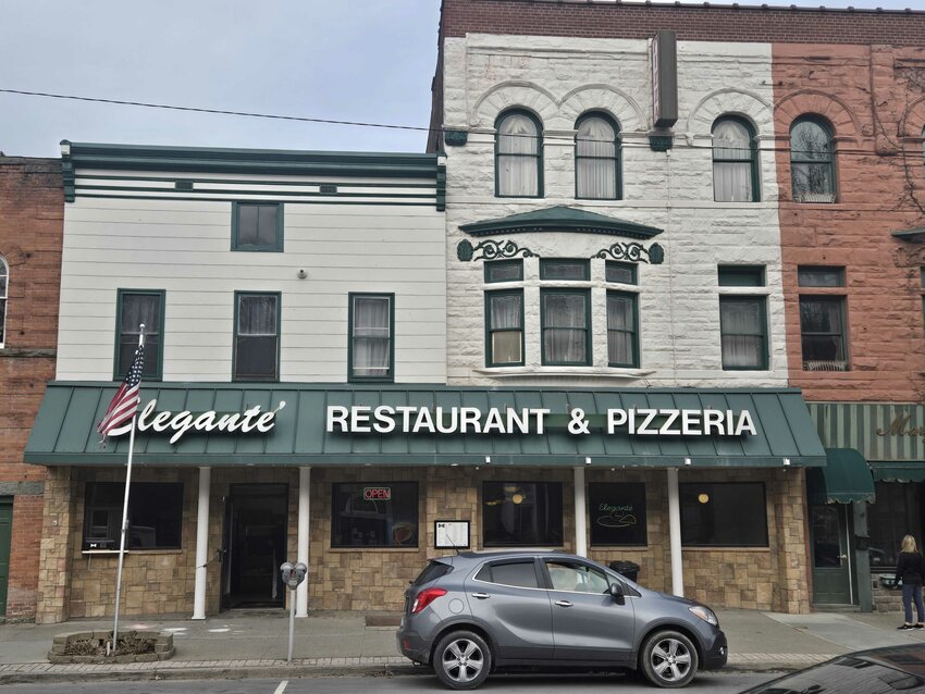 Elegante Restaurant and Pizzeria