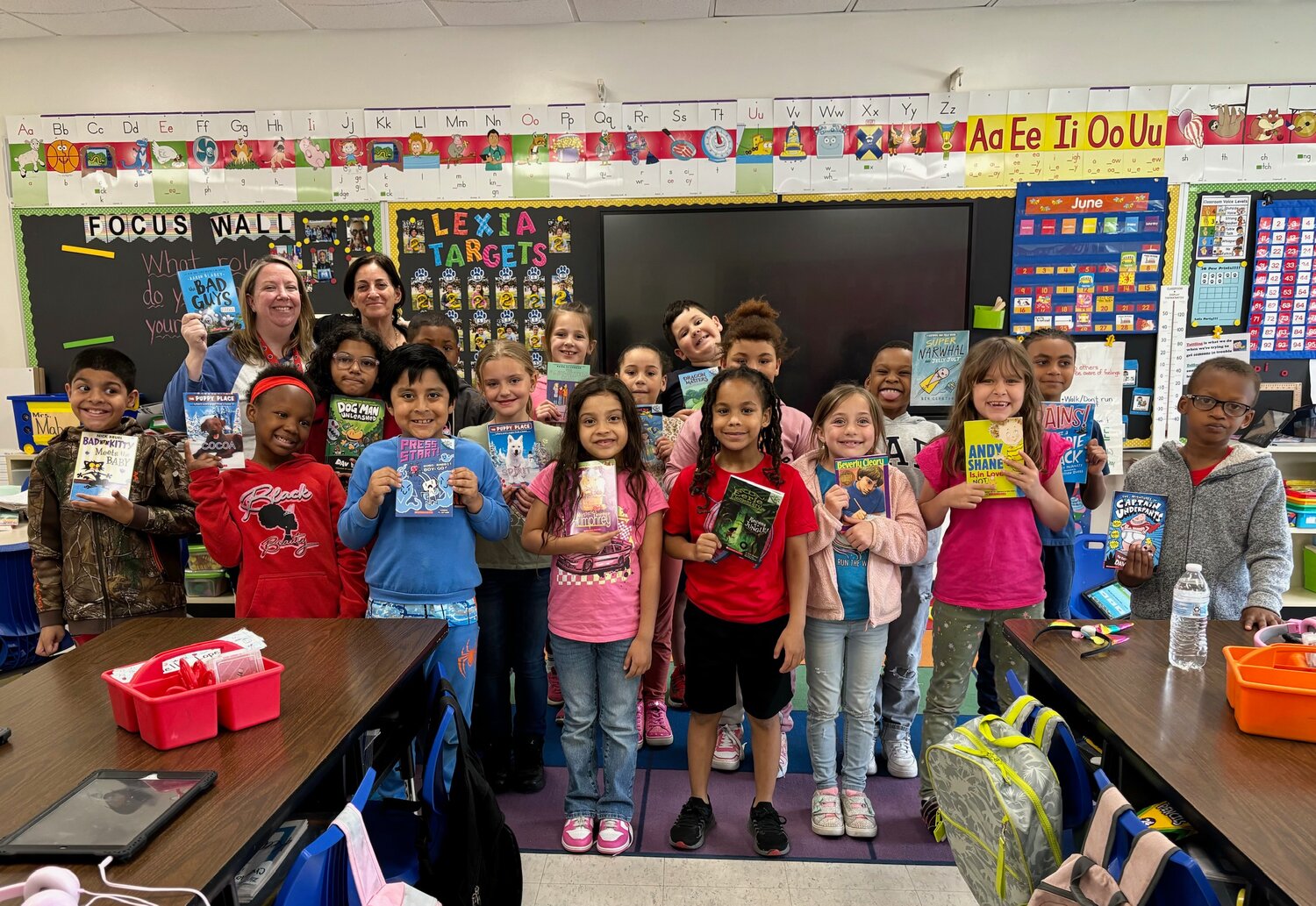 Second graders receive books from the Monticello Kiwanis Club