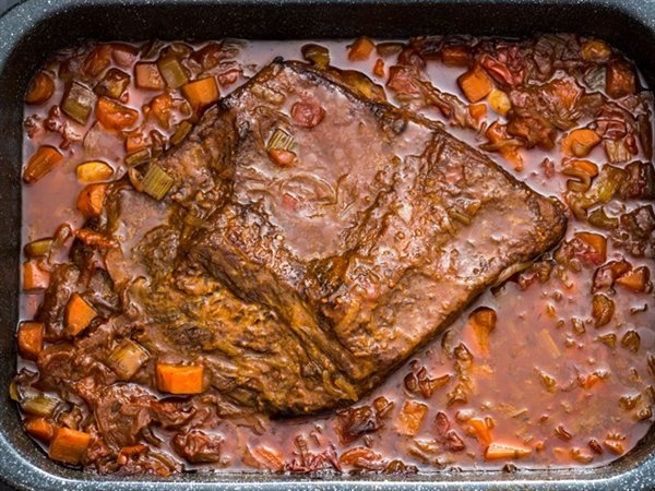 There are many different ways to make brisket, some with different kinds of vegetables, but below is a family recipe to make traditional jewish brisket for Rosh Hashanah.