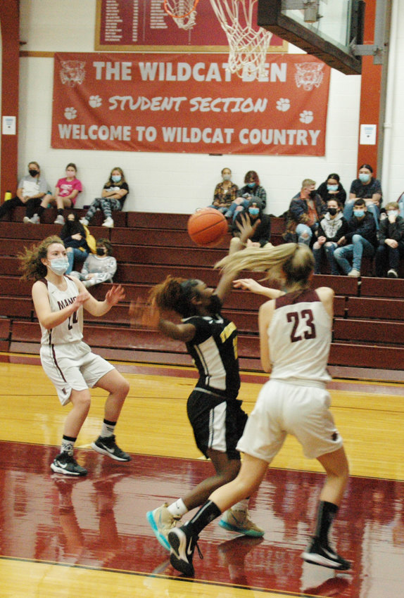 Maggi Ross (23) dishes a pass to Kristina Davis on a fast break.