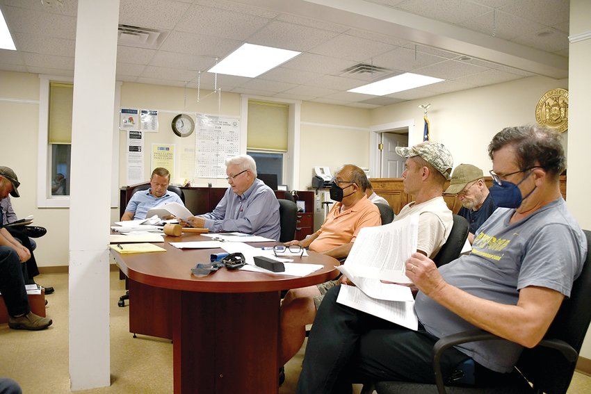 A standing-room-only crowd filled the Delaware Town Hall on Wednesday night as Town of Delaware Planning Board Planner Tom Shepstone presented his findings to the Planning Board and public. The board voted to grant conditional approval to a subdivision on condition that several criteria are met.