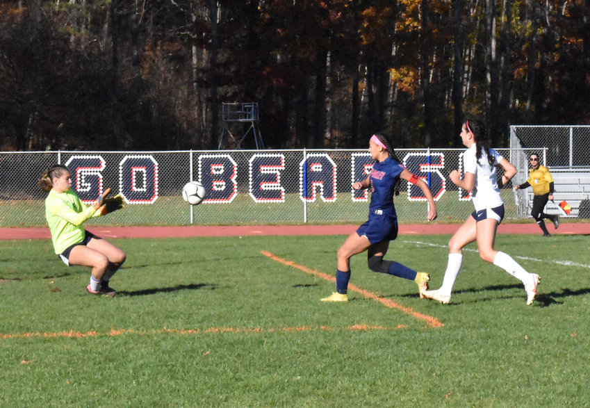 Kendall McGregor outpaces the defender, draws the goalie away from the net, and then lifts the shot over her for the lead. McGregor scored three goals and assisted on two more in the win.