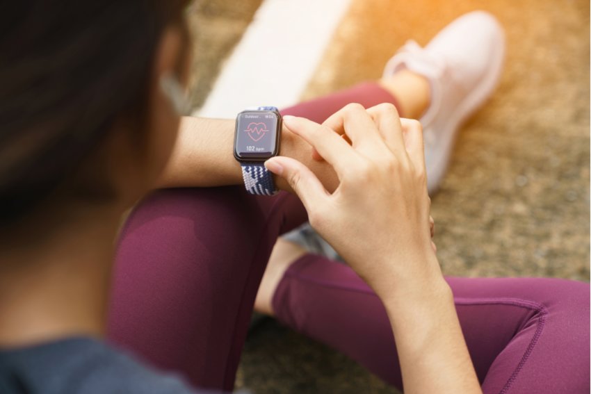 Wearable technology, such as smart watches, are tools we can use to create clarity as we move toward our fitness goals. Some of the best ways to use these devices include tracking our step count, monitoring our heart rate, and estimating our calories burned.