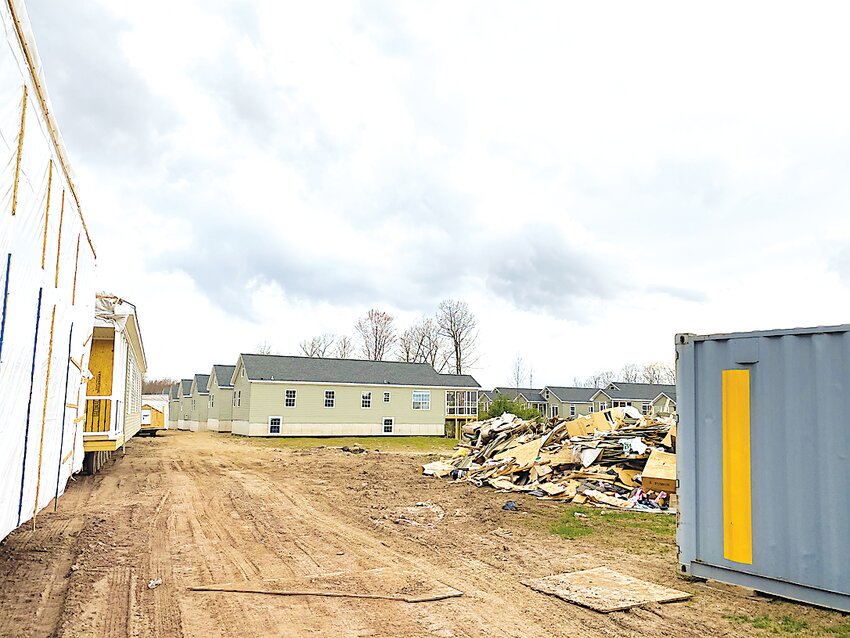Mountain Crest Mobile Homes, situada en New Road, se encuentra actualmente en proceso de construcci&oacute;n de 72 casas prefabricadas, parte del r&aacute;pido crecimiento de Fallsburg.