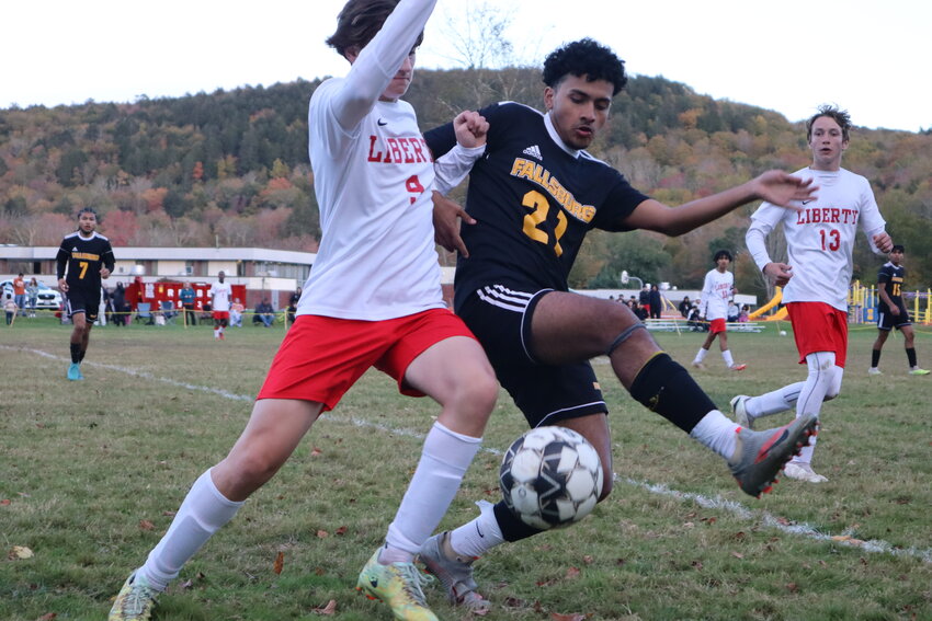 Liberty&rsquo;s James Dworetsky and Fallsburg&rsquo;s Jordy Fuentes race towards the sideline to try to win possession of the ball.