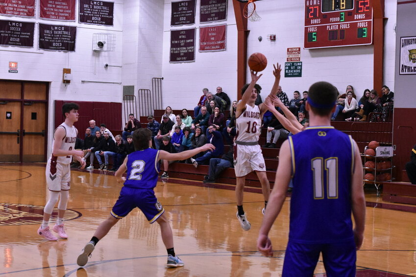 The Wildcat&rsquo;s Zach Schwartz goes for an open jump shot early in the second half.