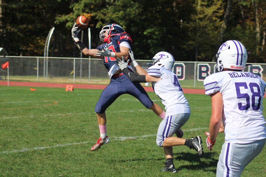 Misha Khodakovski makes a one-handed catch on the Bears opening drive.