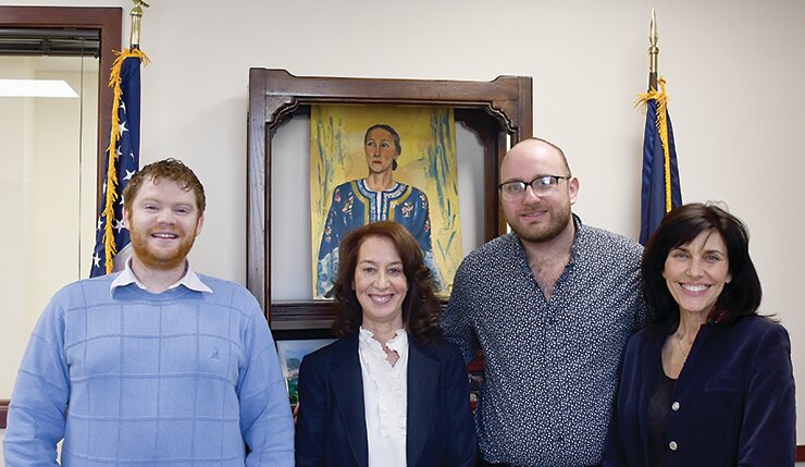 De izquierda a derecha: Andrew Maier, la asamble&iacute;sta Paula Elaine Kay, Cody Vegliante y Rachel Steingart.