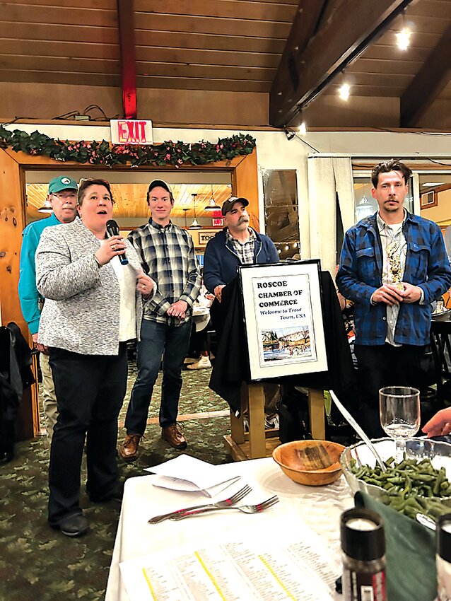 Dette Flies was honored at Roscoe&rsquo;s Annual 2-Headed Trout Dinner with the Joan Wulff Excellence in Fly Fishing Award. On hand were several members of Joe (Dette) Fox and partner Kelly Buchta&rsquo;s family. Staff from the shop coming up to receive the award included (L-R) Bob Adams, Kelly Buchta, Mike Konecni, Seth Cavarretta, and Pat Cooke.