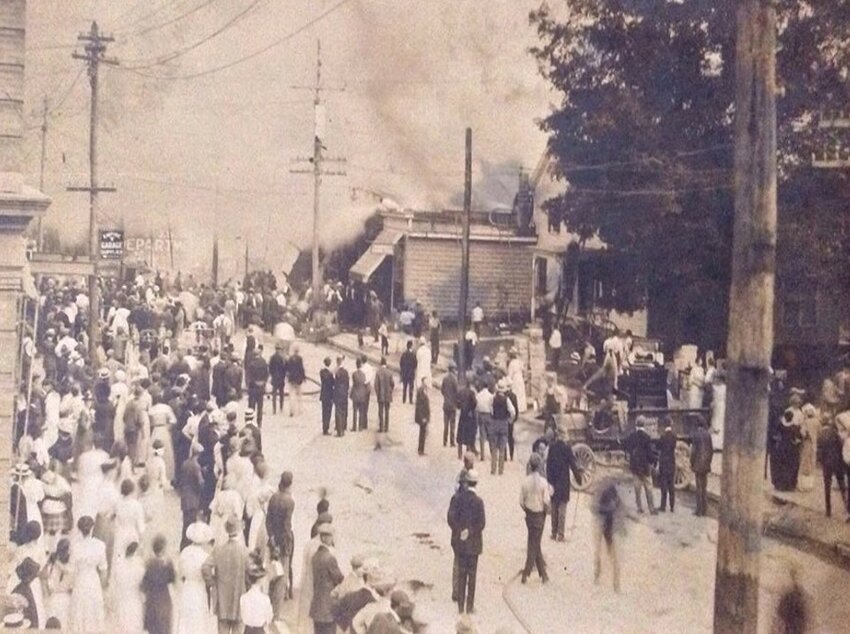 Onlookers watch the great Liberty fire of Friday, June 13, 1913.