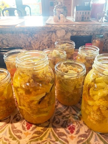 We recently made crocks of dill pickles, jars of dilly beans, and most recently.... pickled cauliflower.