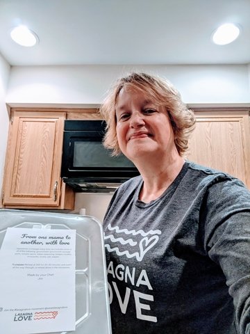 Jen Murtagh Petersen is  Lasagna Love Mama delivering homemade lasagna to her neighbors in need who due to the Covid pandemic are struggling to put a hot meal on their table.