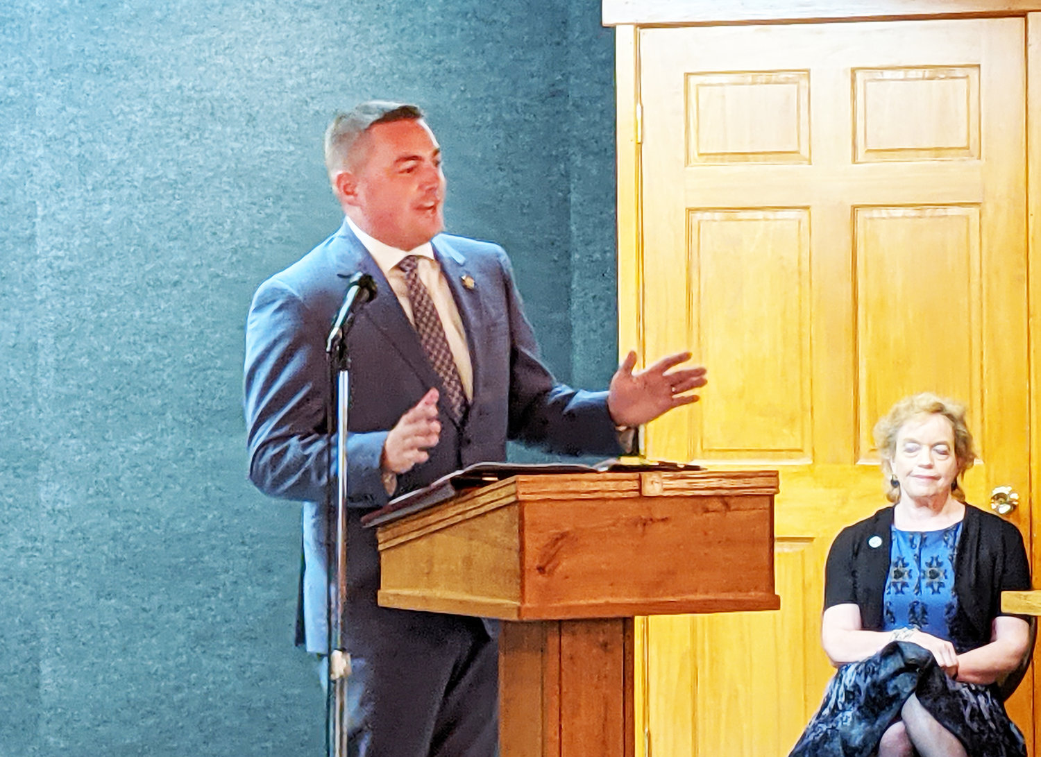 New Your Senator Mike Martucci shares his thoughts on protecting the Upper Delaware region as keynote speaker at the Upper Delaware Council’s 33rd Annual Awards Ceremony. Upper Delaware Council director Laurie Ramie (seated) listens.