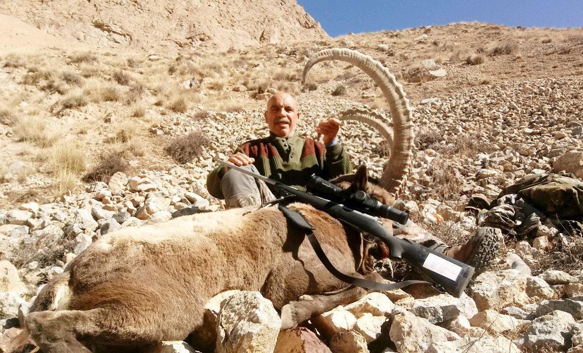 Fernando Neves harvested an Ibex during a hunt in Kyrgyzstan. Kyrgyzstan is a country of 
Central Asia. It is bounded by Kazakhstan on the north, and by China on the east and south.