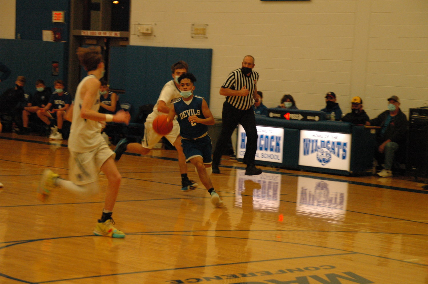 Alaniz Ruiz drives through the lane on a fast break. Ruiz tallied 30 points in two games over the weekend.
