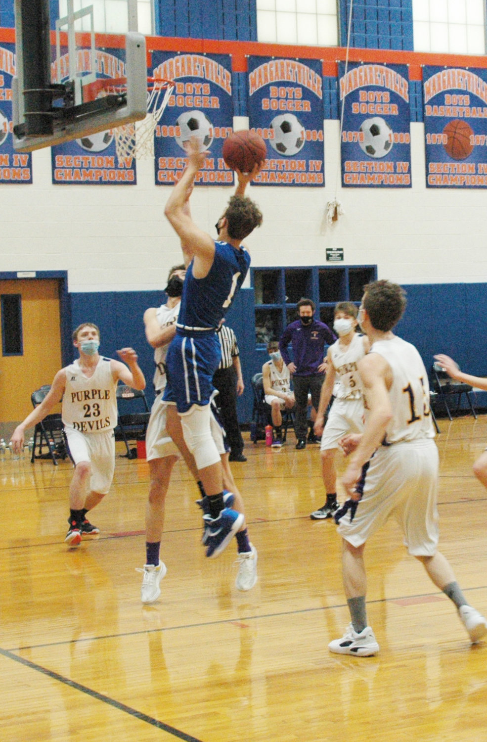 Anthony Teipelke goes up and over a defender to add two points. He scored 34 points in two games over the weekend.
