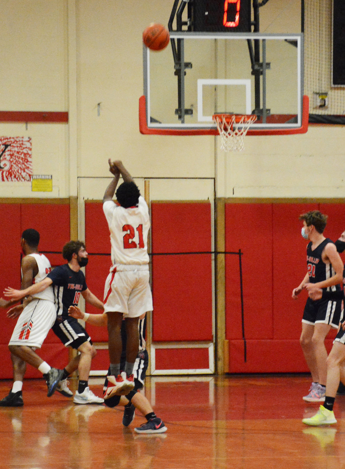 The dagger! Giovanni Dudley (21) gives Liberty a 36-33 lead with this three-pointer with 30.3 seconds remaining.