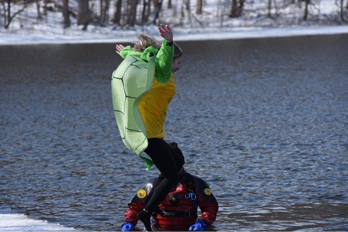 Sullivan 180 Outreach Coordinator Lindsay Wheat takes the plunge in a turtle costume, representing the organization’s mascot. She raised over $1,000 to combat Alzheimer’s.