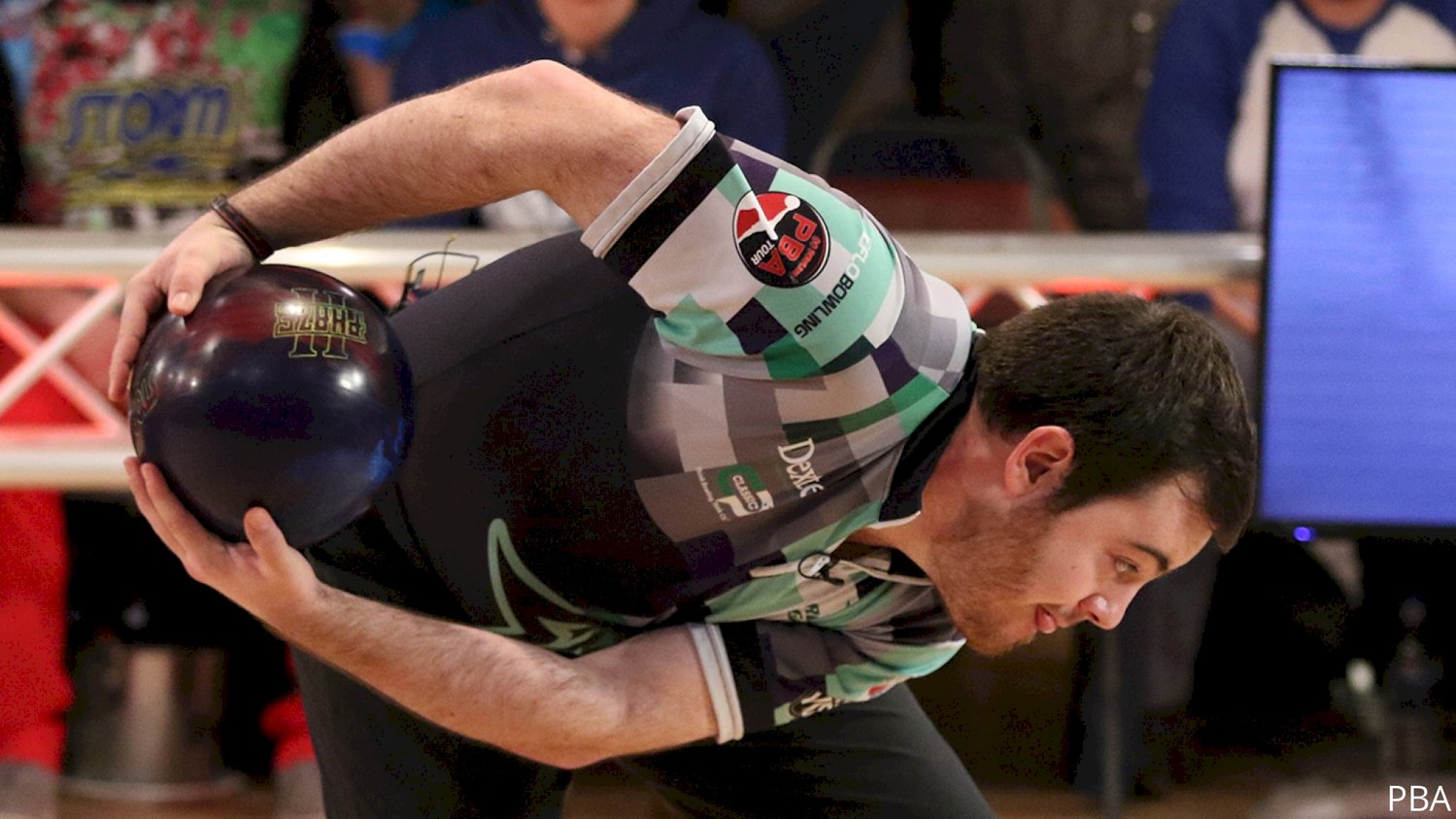 Two-handed bowler Anthony Simonsen shows the style that won him the 2022 U.S. Masters championship.