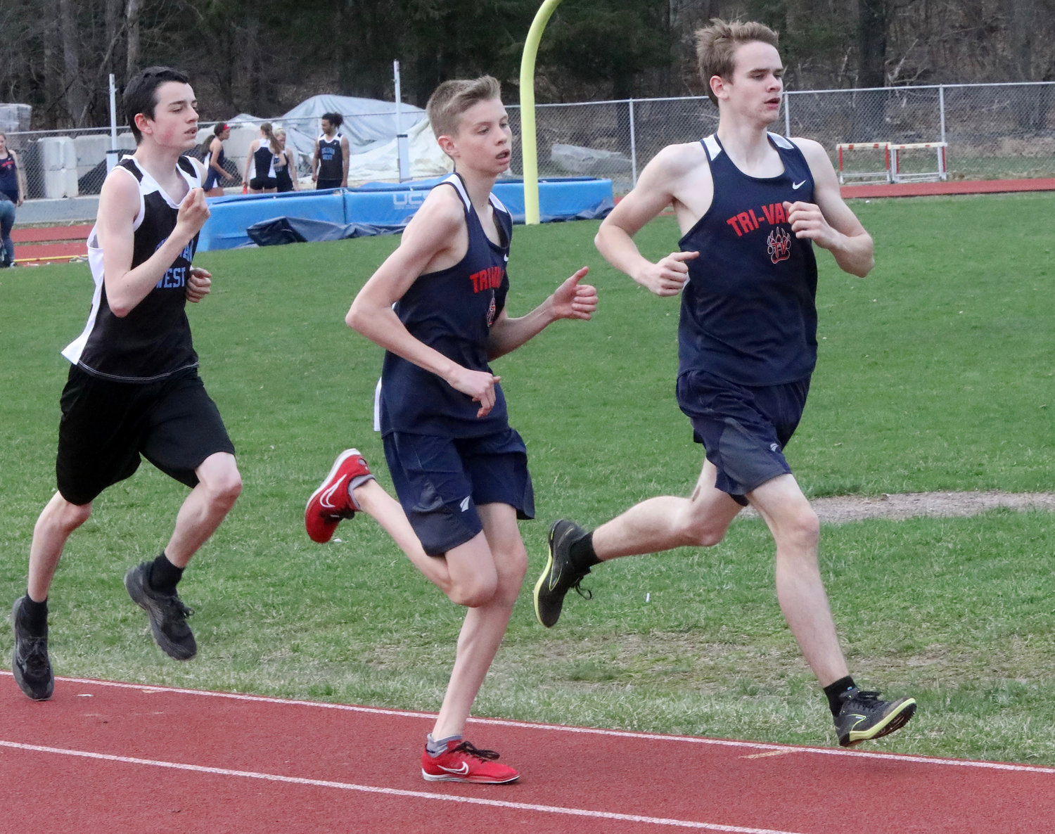 Finishing in order in the 3200 were Tri-Valley’s Craig Costa, T-V’s Van Furman and SW’s Landon Volpe.