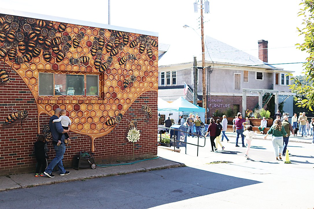 This mural keeps locals and visitors in the Honeybee spirit all year long.