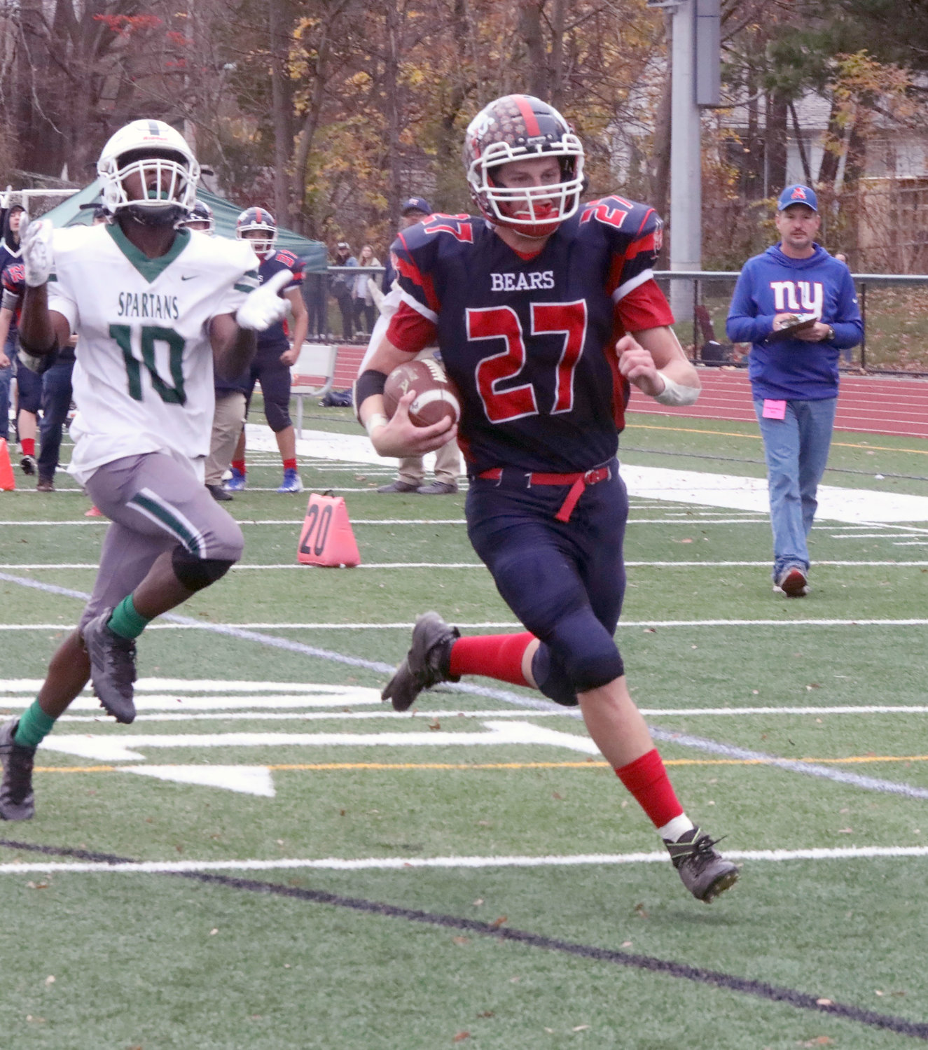 Ian Mullen outruns Hassan Milligan for one of his two TD’s.