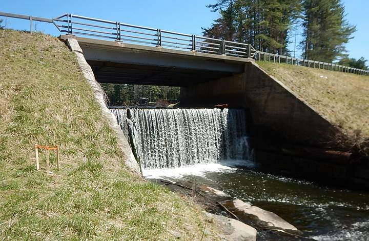 The dam under Bridge 77 near Toaspern Pond.