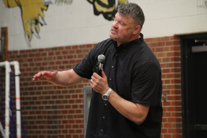 Motivational speaker and artist Sam Glenn speaks to Smith-Cotton Junior High students on Tuesday about the attitude of courage. Glenn used many stories on how to show courage and how they could apply to the students.