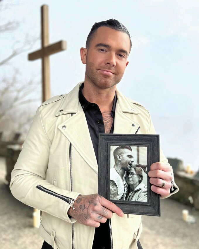 Country music singer Jay Allen will perform a concert in Sedalia to benefit the Alzheimer&rsquo;s Association.