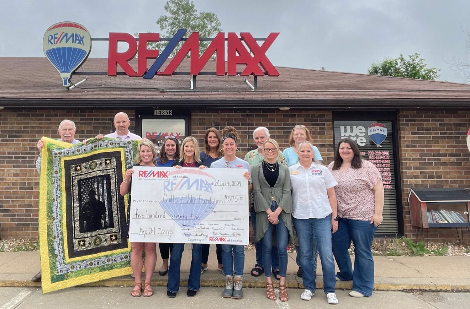 Photo: RE/MAX Of Sedalia Donates To Quilts Of Valor | Sedalia Democrat