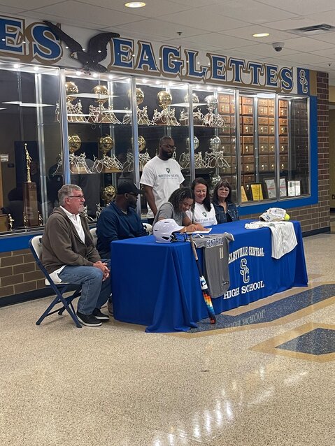Lilly Brown (middle) signed with Motlow last Monday.