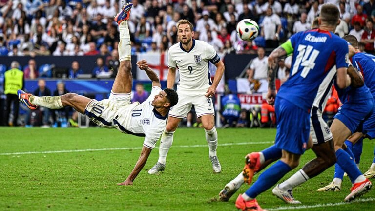 England’s Jude Bellingham (10) scores a 90th minute equalizer against Slovakia to send the game into extra time. His bicycle kick is a moment of unpredictability that Bielsa says is disappearing from the game.