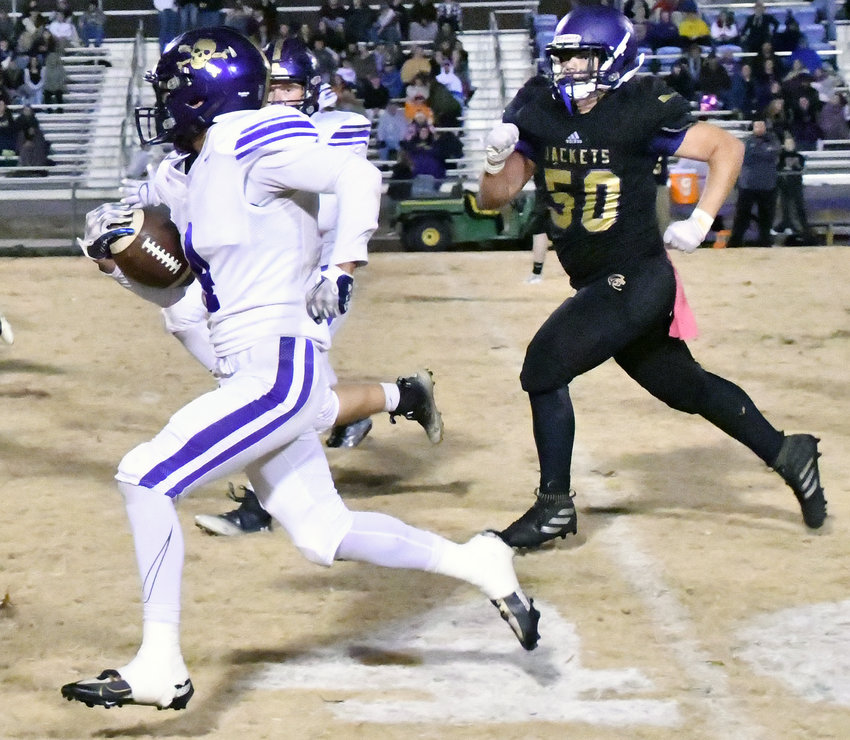 Ramon Hernandez (4) of the Vikings runs down the left sideline after catching a 46-yard pass from Dallas Grooms on the final Community possession.