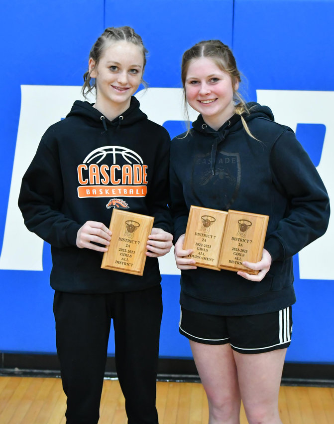 For their efforts this season, Kaegan Young and Sophie Ray earned season awards. Young was named to the All-District team, while Ray took home All-District and All-Tournament honors.