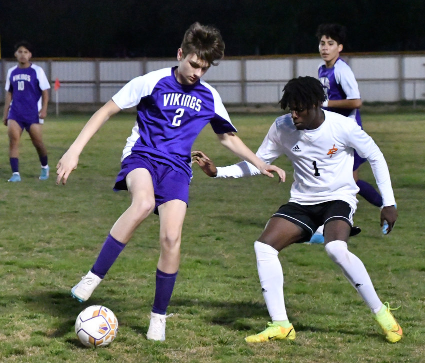 Jacob Graham (2) of the Vikings controls the ball against a Richland defender.