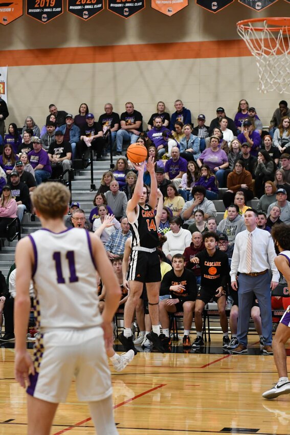 Isaac McElroy (14) rises up for the three biggest points of his career-high 36 on Friday night.