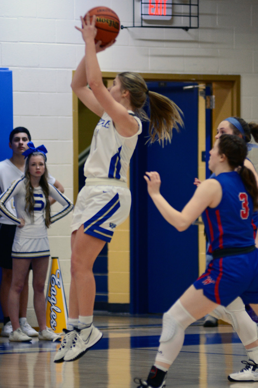 Eaglette sophomore Paige Blackburn had an excellent night shooting the basketball, scoring 18 points including 5-of-5 from 3-point range against Warren County.