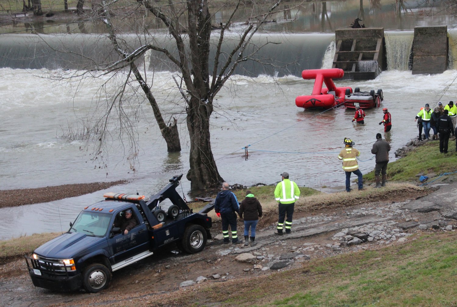 The car in which Christopher Palmer Jr. of Shelbyville died is pulled from Duck River at the downtown dam in Fisherman’s Park.