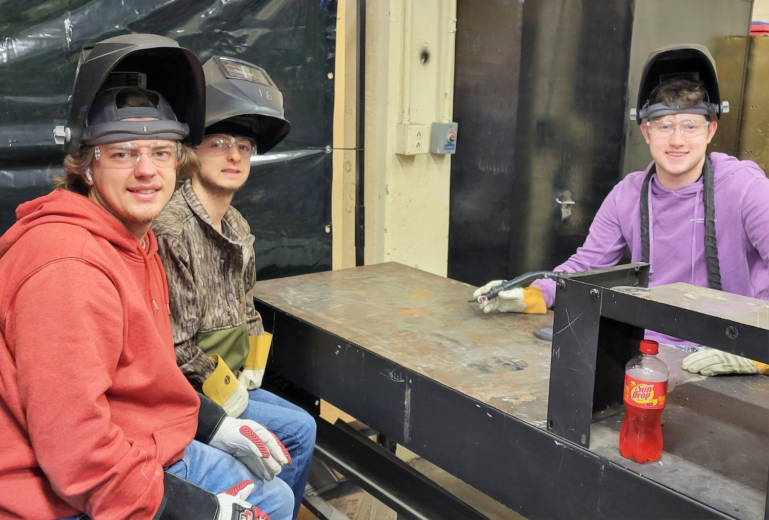 Welding manufacturing students in Ronnie Hudson’s class. The class lasts about 45 minutes and takes place at
the Shelbyville Central High CTE Annex